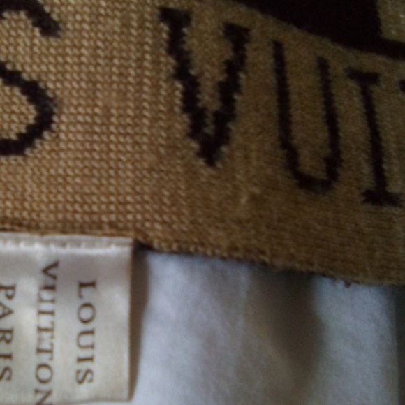 Louise vuitton hat and scarf set - Picture 2 of 4